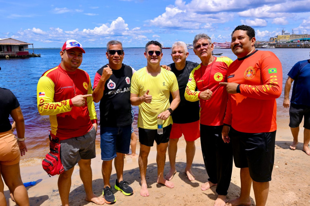 David Almeida resgata praia da Ponta Branca e devolve área de lazer às famílias da zona Sul