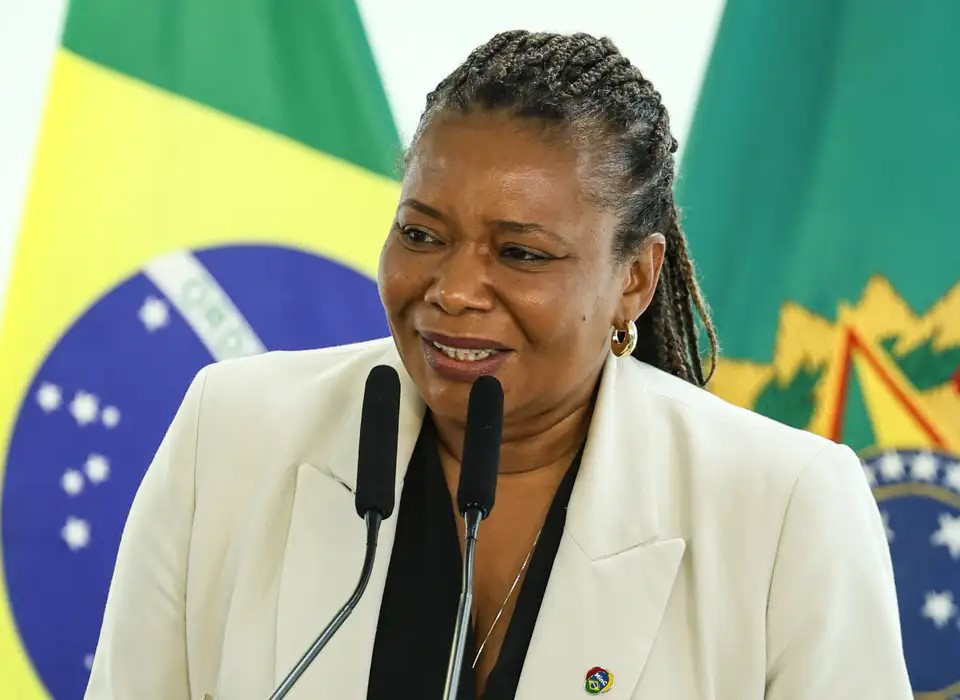 Ministra da Cultura defende investimento em arte e educação