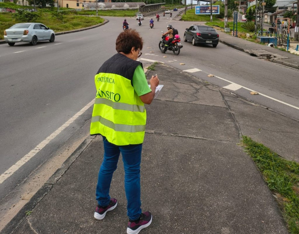 Prefeitura promove pesquisa de veículos na avenida das Torres para aprimorar travessia de pedestres