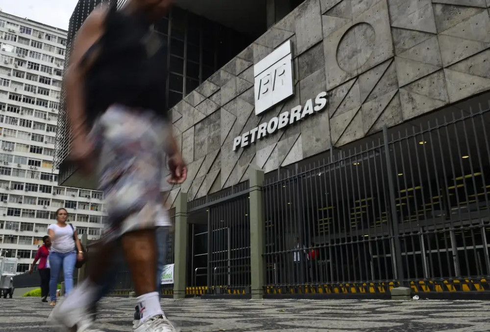 Petrobras diz que está entregando todo o combustível produzido