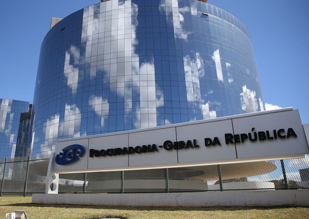 Moraes pede parecer da PGR sobre prisão domiciliar para Bolsonaro