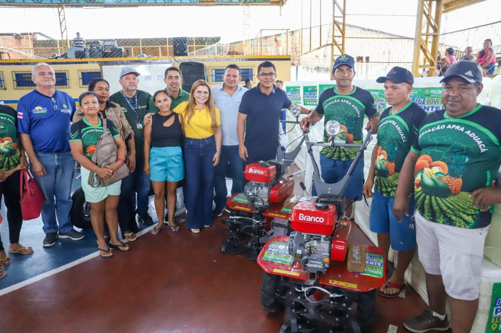 Governo do Amazonas fortalece setor primário de Nhamundá com entrega de equipamentos aos produtores rurais