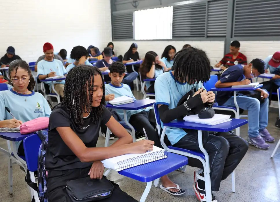 Pagamento da 1ª parcela do programa Pé-de-Meia começa nesta segunda