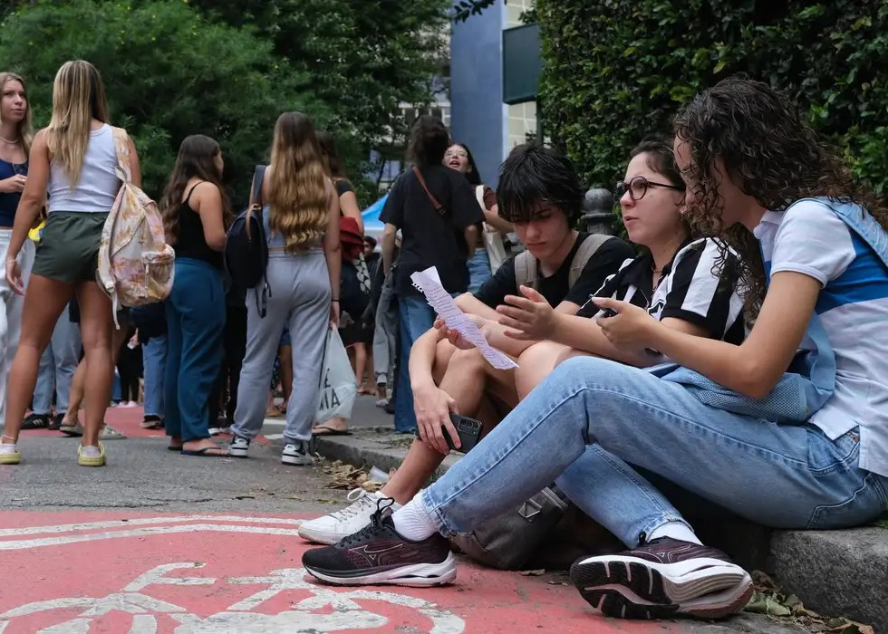 Instituto oferta videoaulas de português a alunos do ensino médio