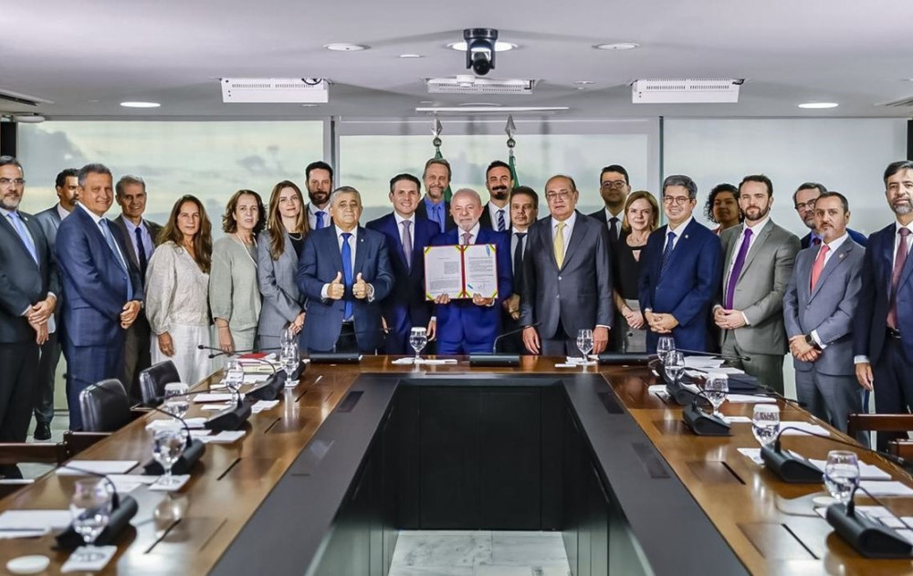 Lula sanciona Lei Antifacção e defende prisão de magnatas do crime