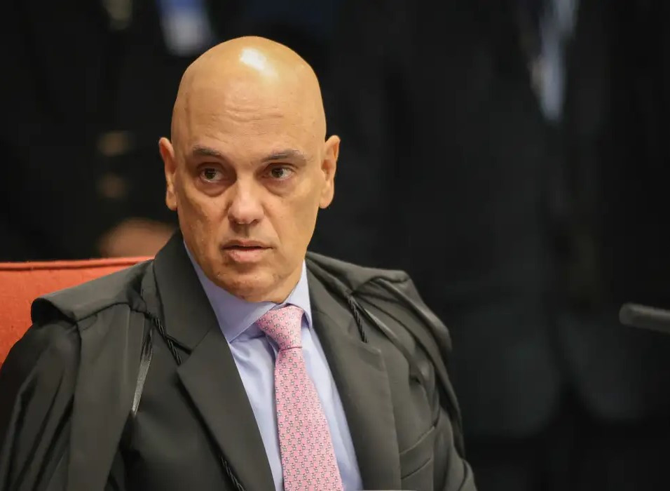 Moraes expede mandado de soltura que autoriza domiciliar a Bolsonaro