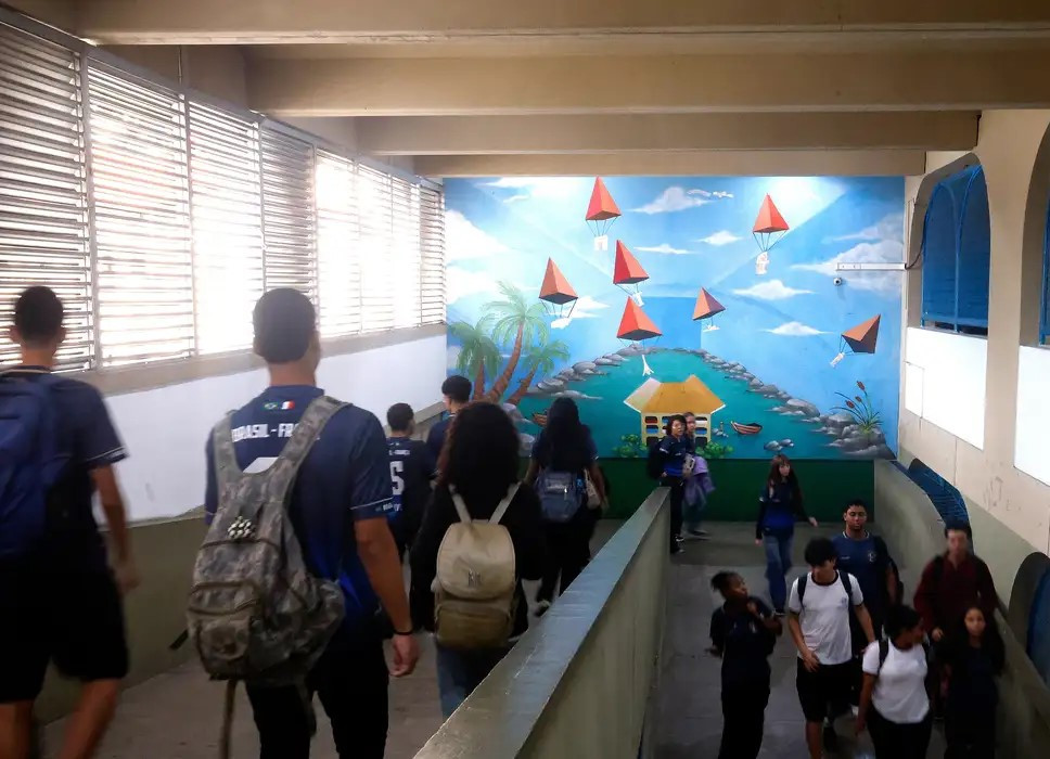 IBGE alerta para quadro preocupante na saúde mental de adolescentes