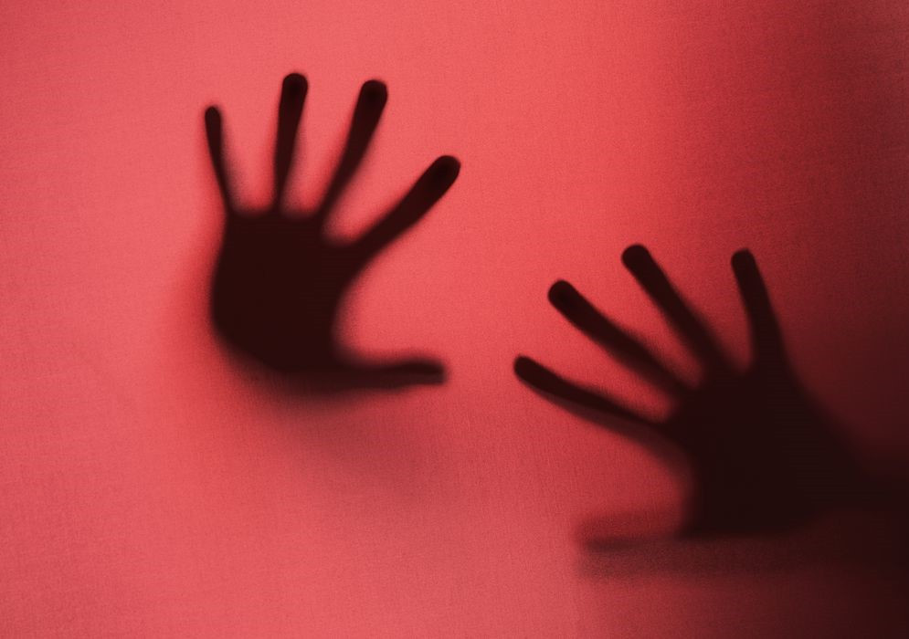 Entenda o que é vicaricídio; projeto de lei endurece pena para o crime