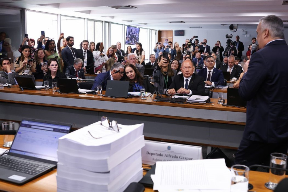 Relatório da CPMI do INSS pede indiciamento de 216 pessoas