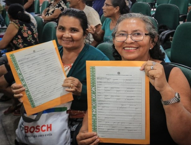 Famílias assentadas em Parintins (AM) recebem títulos definitivos