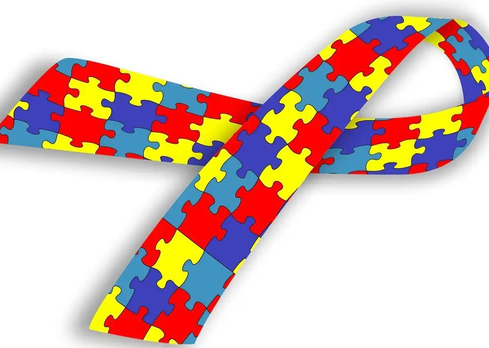 Autismo: mulheres são as principais cuidadoras, revela pesquisa