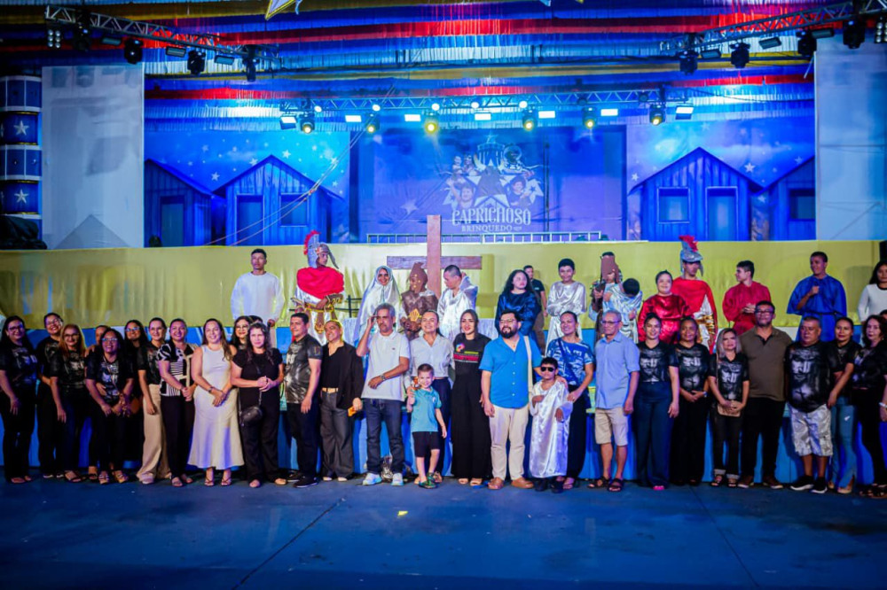 Curral do Caprichoso recebe encenação da Paixão de Cristo com crianças com Síndrome de Down e PCDs