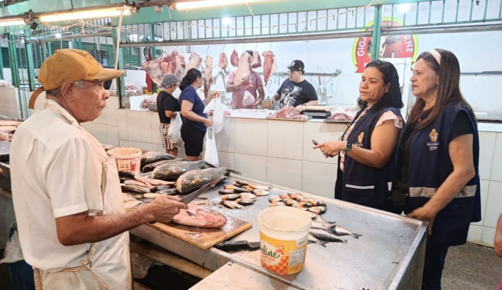 Visa Manaus conclui operação ‘Semana Santa’ com orientações a comerciantes de pescado da zona Oeste