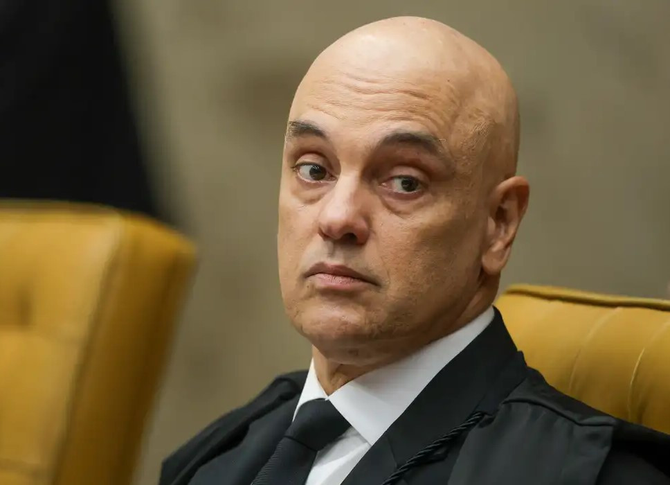 Moraes aumenta restrição para voos de drones na casa de Bolsonaro