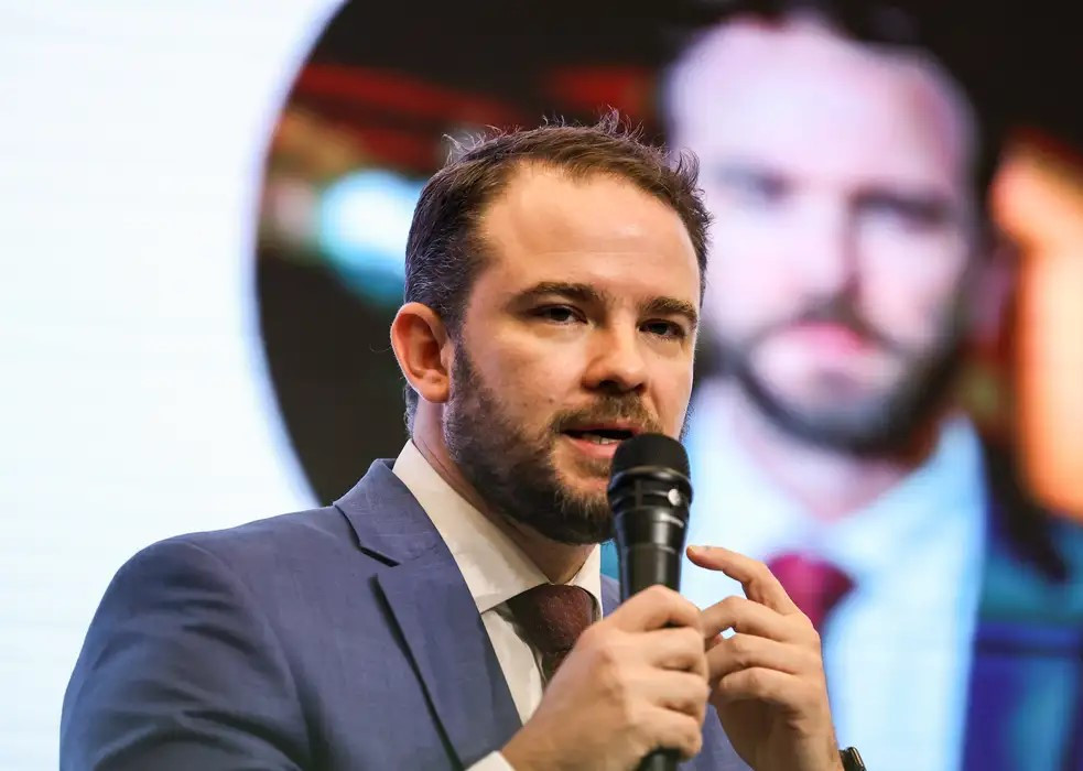 Durigan assume Fazenda sob pressão fiscal e herda desafios de Haddad