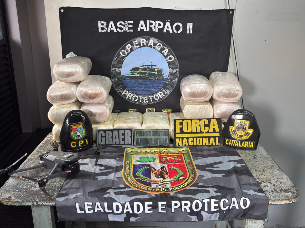 Com o apoio de cão policial, PMAM apreende mais de 40 kg de entorpecentes