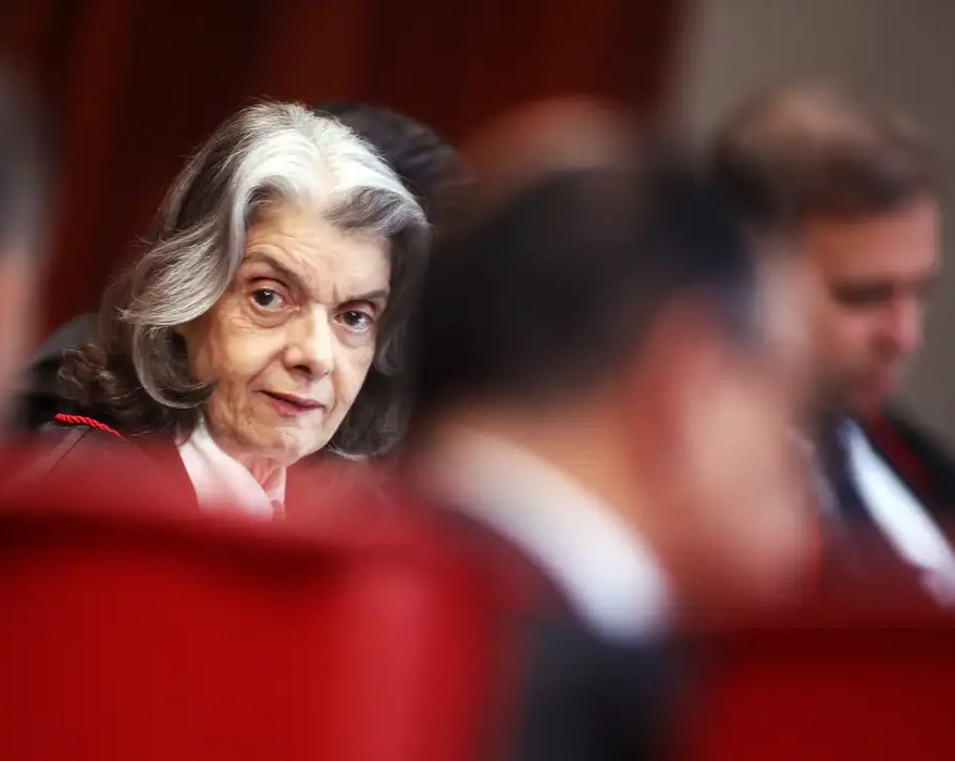 Cármen Lúcia antecipa eleição para sucessão no TSE