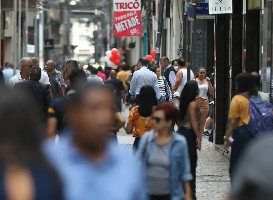 Abono salarial começa a ser pago para nascidos em março e abril