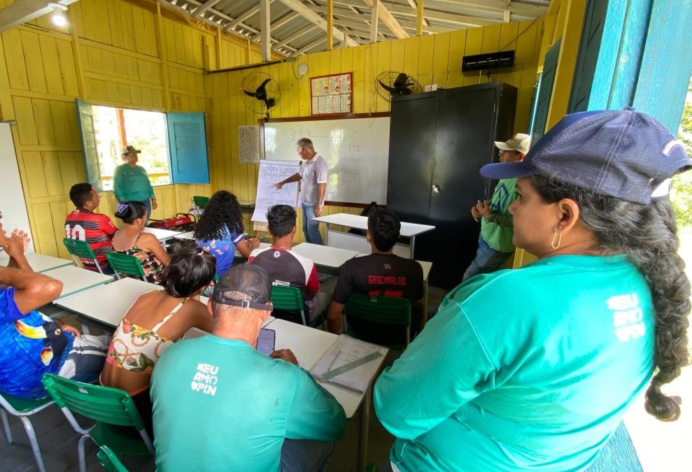 Agricultores da Várzea recebem ação da Prefeitura de Parintins e Embrapa