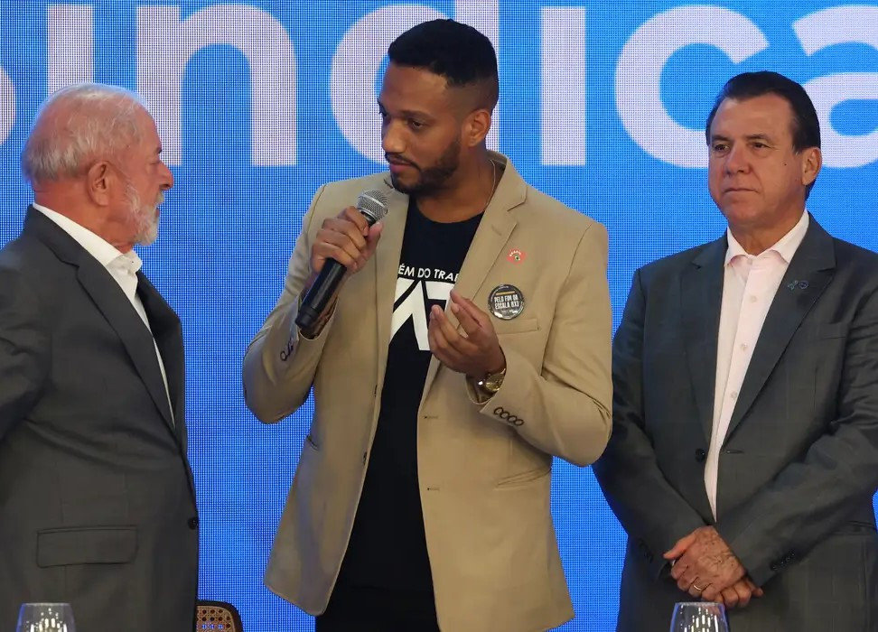 Lula pede mobilização a centrais sindicais para fim da escala 6x1