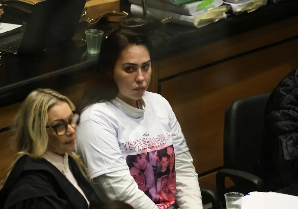 Monique Medeiros se entrega à polícia e volta a ser presa