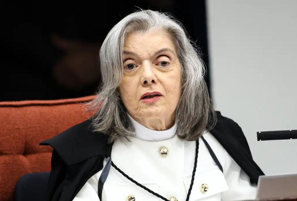 Carmen Lúcia vota para condenar Eduardo Bolsonaro por difamação