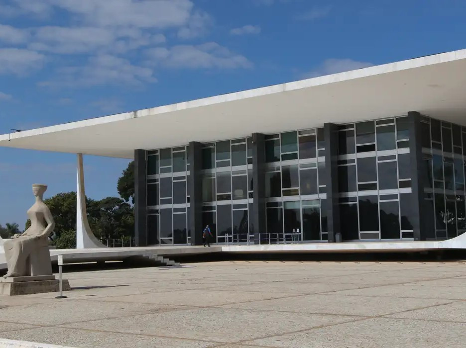 Defesa pede autorização do STF para que Bolsonaro possa operar ombro