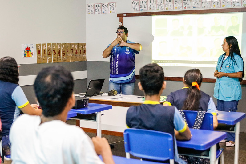 Dia Nacional da Libras: Amazonas amplia inclusão com ensino bilíngue e serviços de acessibilidade
