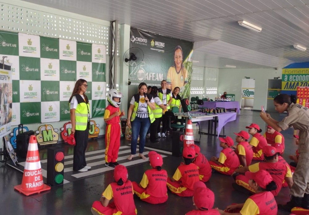 Prefeitura de Manaus promove atividades de educação no trânsito para 57 alunos do programa Bombeiro Mirim
