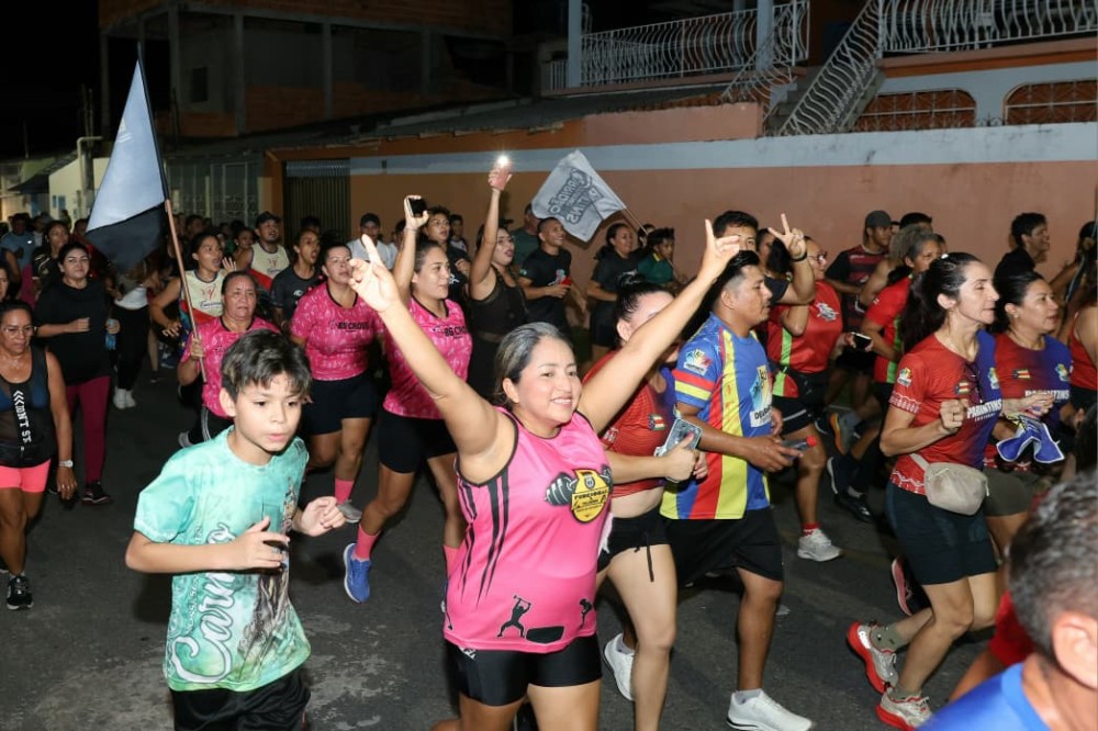 Corridão Noturno chega aos bairros de Parintins e leva multidão ao ginásio Seo Jovem, no Palmares