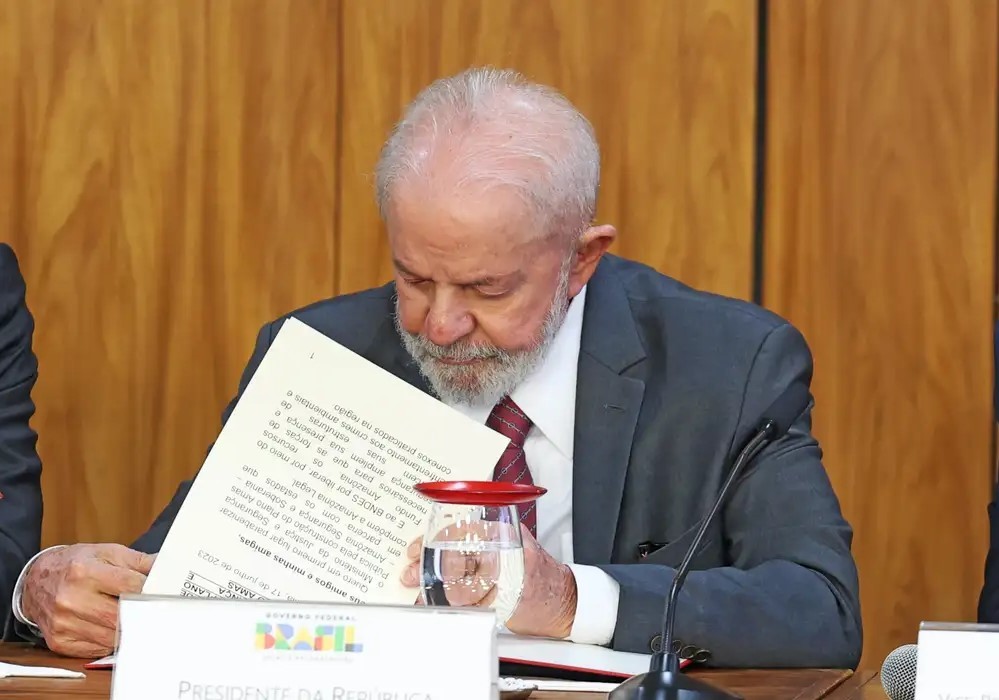 Lula veta lei que reconhece estágio como experiência profissional
