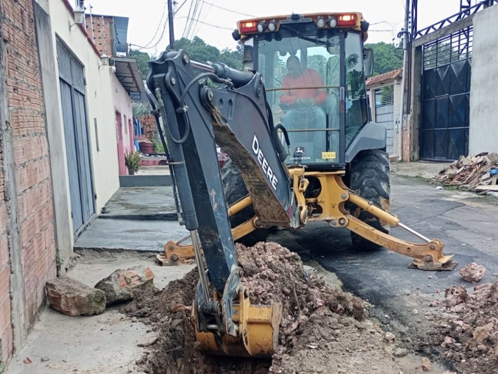 Prefeitura de Manaus recupera rede de drenagem no bairro Colônia Terra Nova, zona Norte