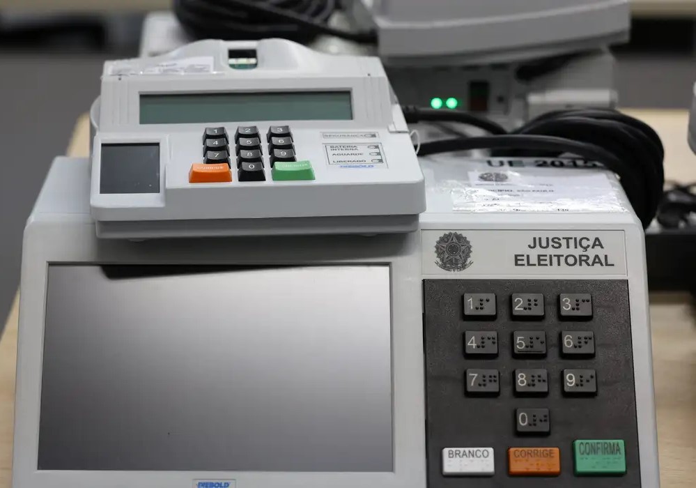 Pesquisa aponta que fake news sobre eleições miram urnas eletrônicas