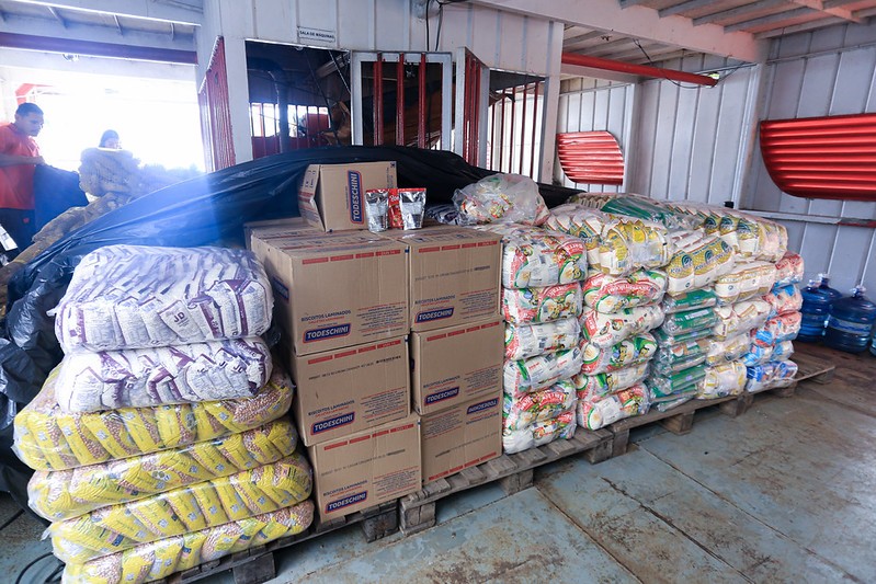 Prefeitura de Manaus entrega mais de 7,5 toneladas de alimentos para 19 escolas do rio Amazonas