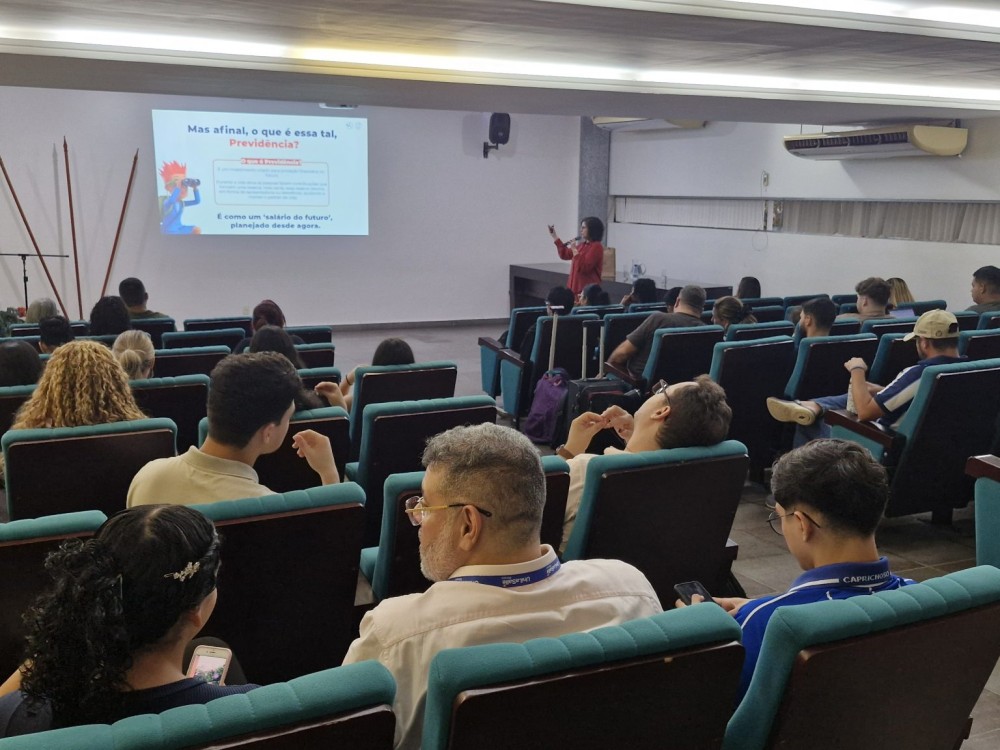 Manausprev leva educação financeira e previdenciária a estudantes de Direito em ação nacional