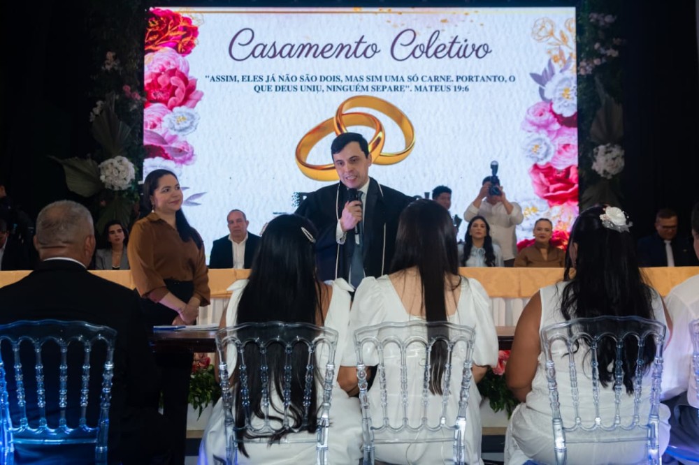 União e cidadania: 97 casais oficializam casamento em cerimônia coletiva na Ação Registre-se
