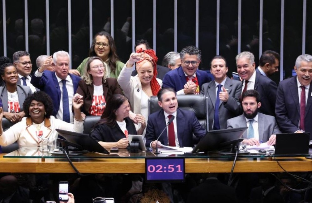 Câmara aprova, em dois turnos, PEC pelo fim da escala 6x1