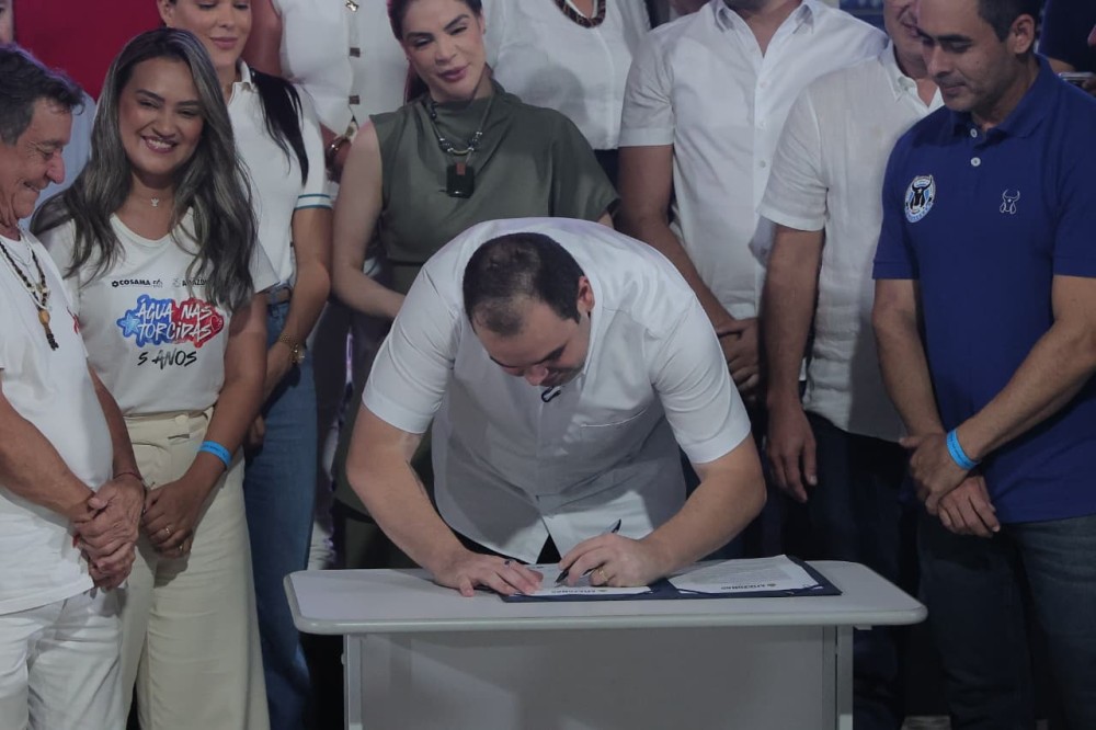Festival de Parintins 2026: Governo do Amazonas e Cosama assinam termo de parceria para distribuição de água tratada durante o festival