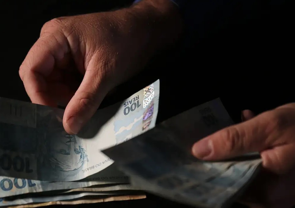 Brasileiros sacaram em abril R$ 482,8 milhões esquecidos em bancos