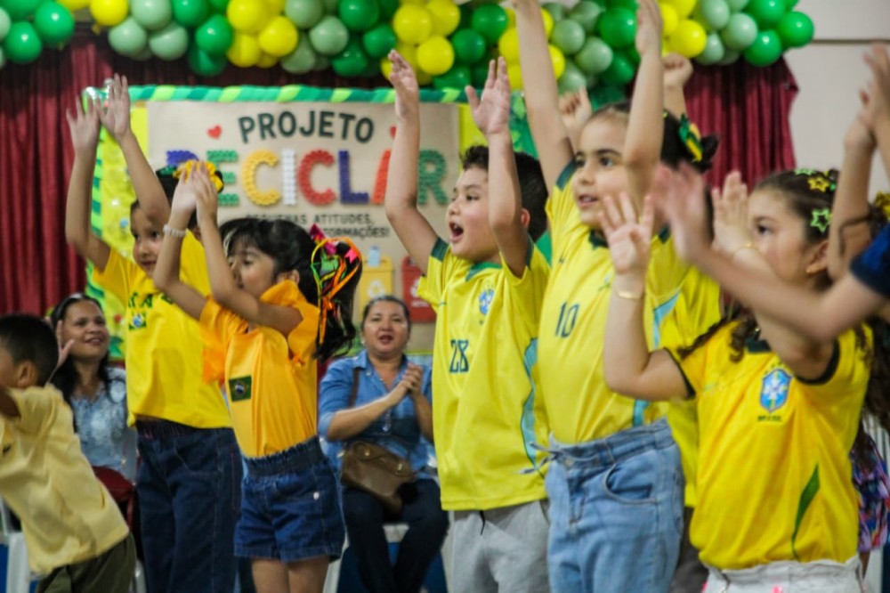 Crianças do CEI Mirinópolis encantam público em mostra de arte sustentável e consciência ambiental