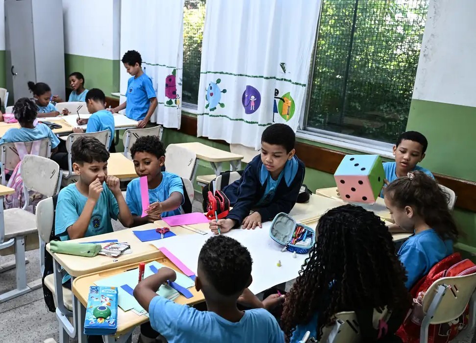 Governo fixa em R$ 5,1 mil novo piso nacional do magistério