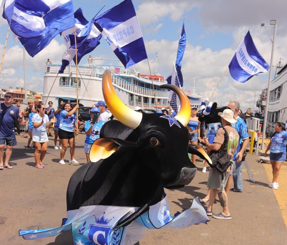 Caravana Azulada chega a Parintins e marca a contagem regressiva para o Boi de Rua e o Festival