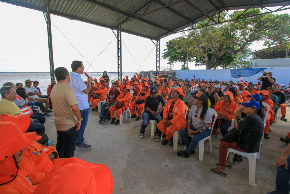 Colaboradores da Limpeza recebem novos equipamentos de proteção