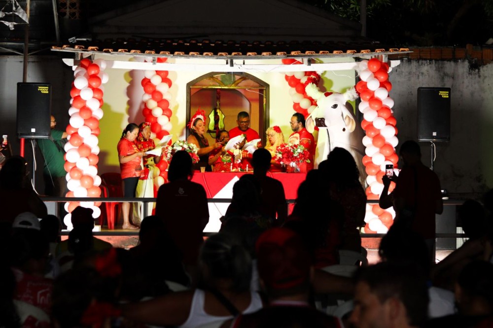 Festival de Parintins 2026: Turistas se emocionam com Ladainha do Boi Garantido na Baixa