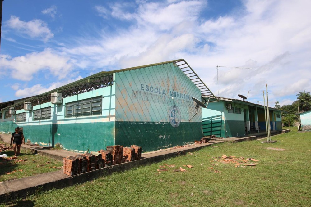 Comunidade do Bom Socorro do Zé Açu comemora revitalização da Escola Minervina Reis Ferreira