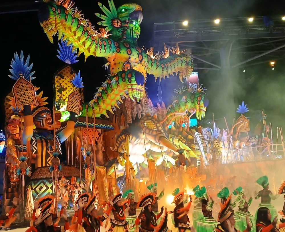 Na primeira noite de Festival, Caprichoso entoa ‘Parintins – o Chão de Origem’