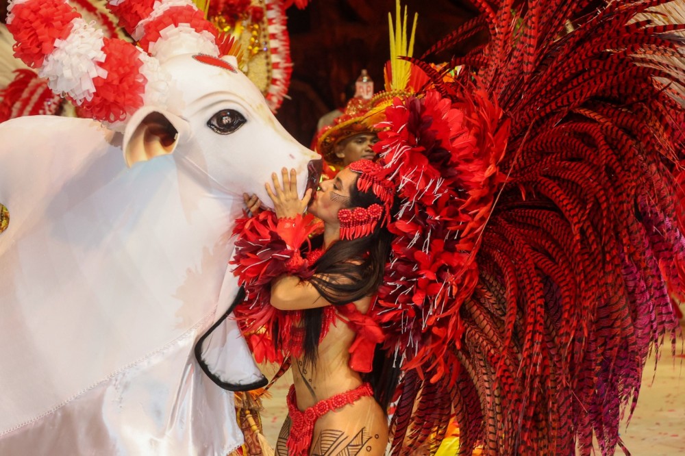 Garantido encerra o festival com 'Parintins, Terra Encantada' e a despedida histórica de Isabelle Nogueira