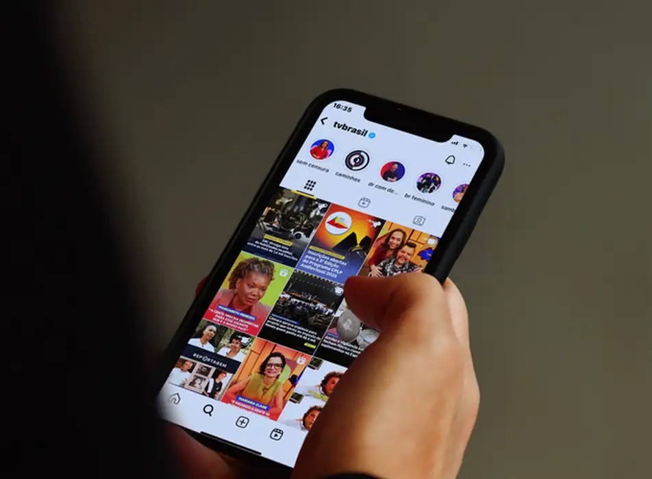 Redes sociais causam polarização e isolamento político em jovens