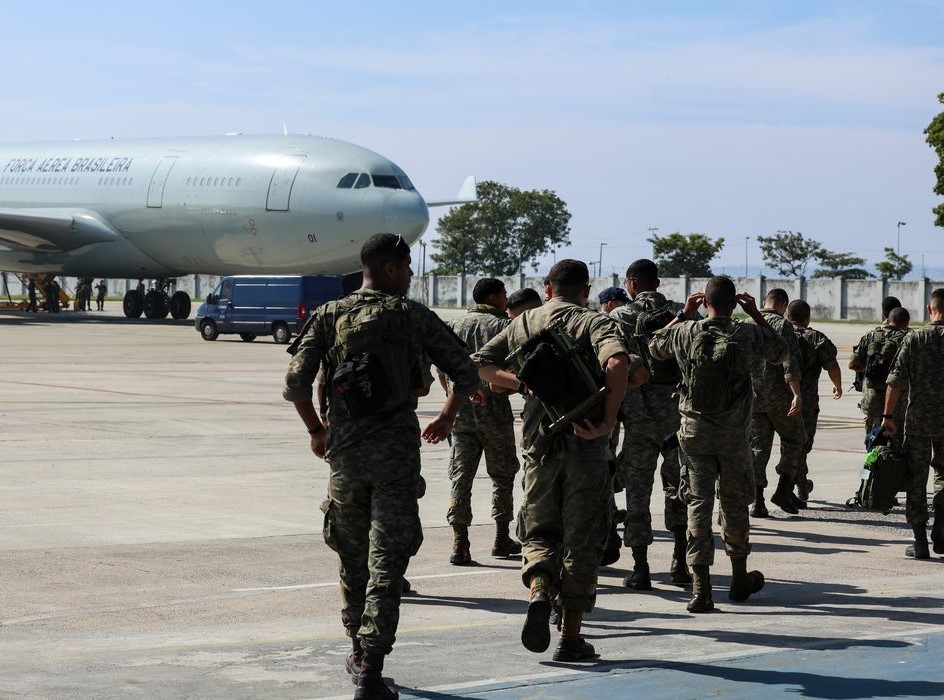 FAB envia militares e 18 toneladas de medicamentos para a Venezuela