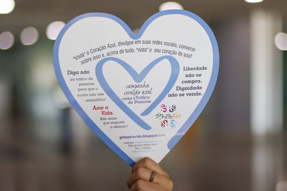 Coração azul: Sejusc alerta para nova modalidade de tráfico humano e adere campanha mundial de conscientização